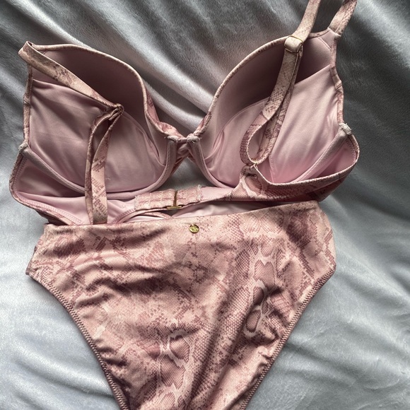 Set Victoria’s Secret Bikini (top & bottom) removable padding Pink Snake NWOT - Picture 5 of 5